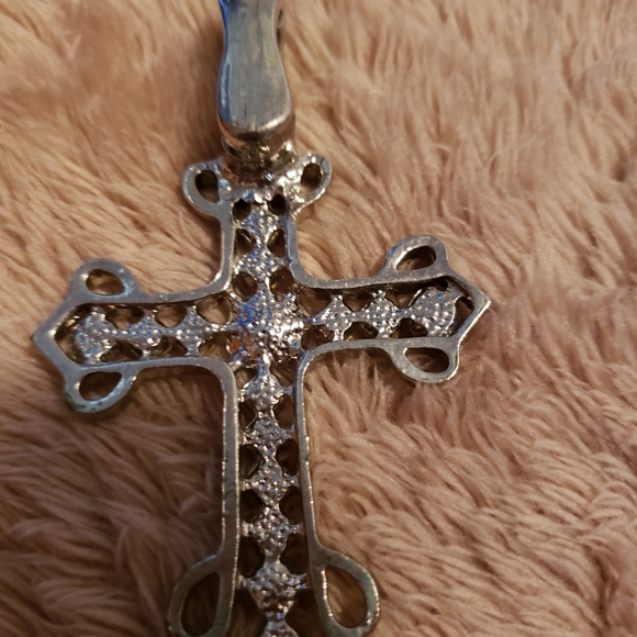 Cross pendent - Picture 2 of 3